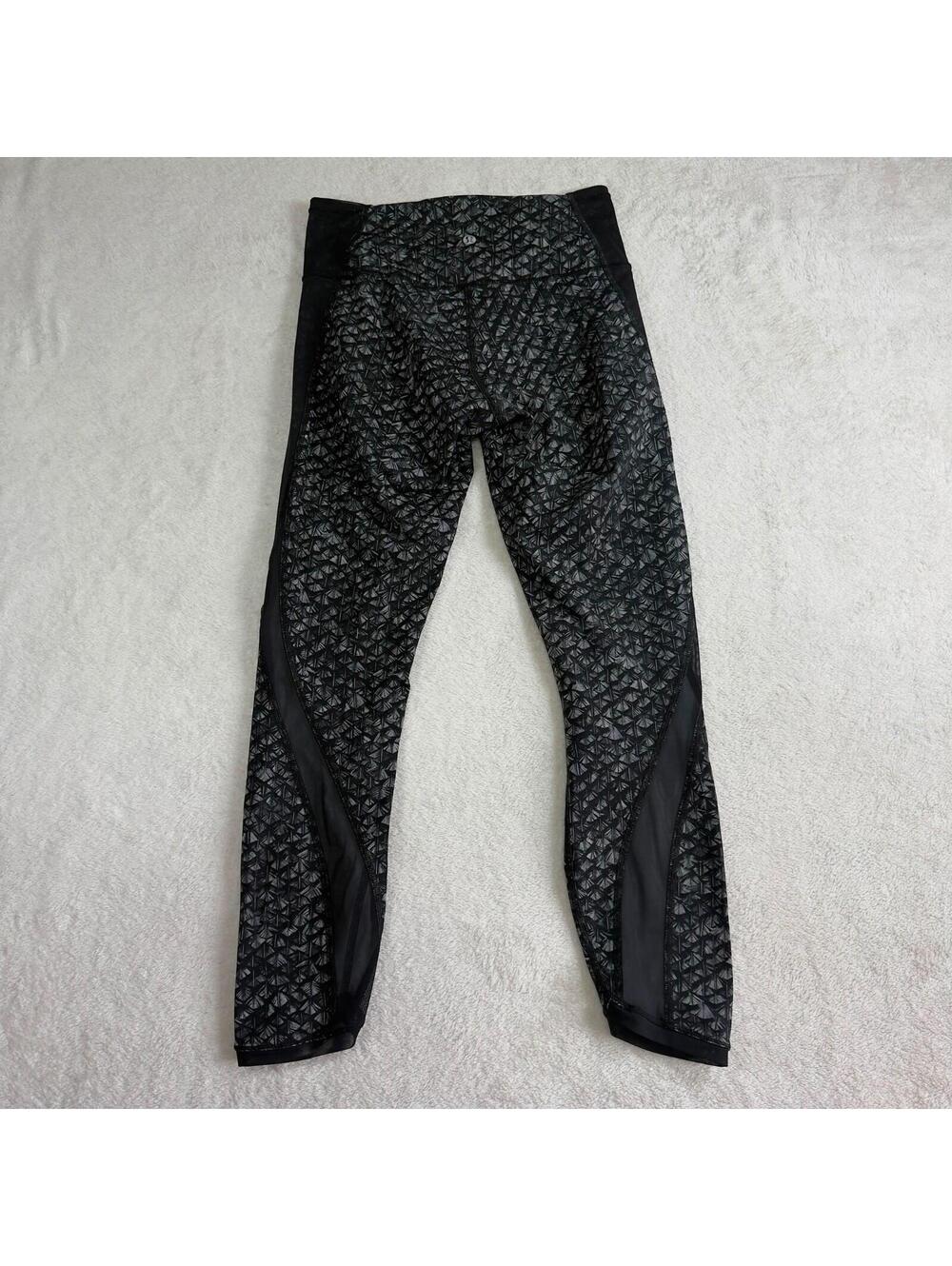 Lululemon All The Right Places Special Edition Black Pattern Tights Womens Size6